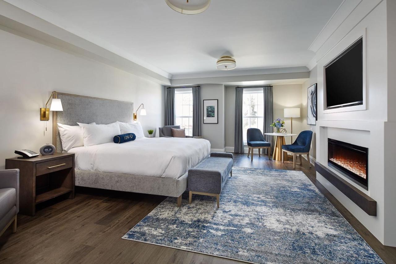 124 On Queen Hotel & Spa 나이아가라온더레이크 외부 사진 A guest room at the Hotel Commonwealth
