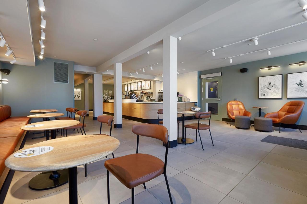 124 On Queen Hotel & Spa 나이아가라온더레이크 외부 사진 The interior of the café