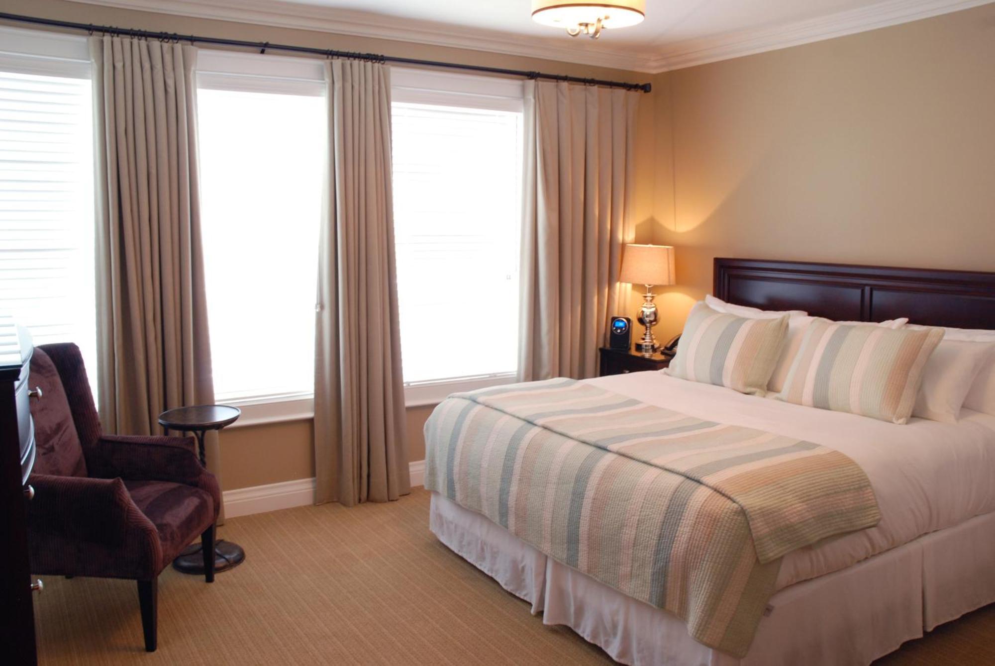 124 On Queen Hotel & Spa 나이아가라온더레이크 외부 사진 A bedroom at the Inn