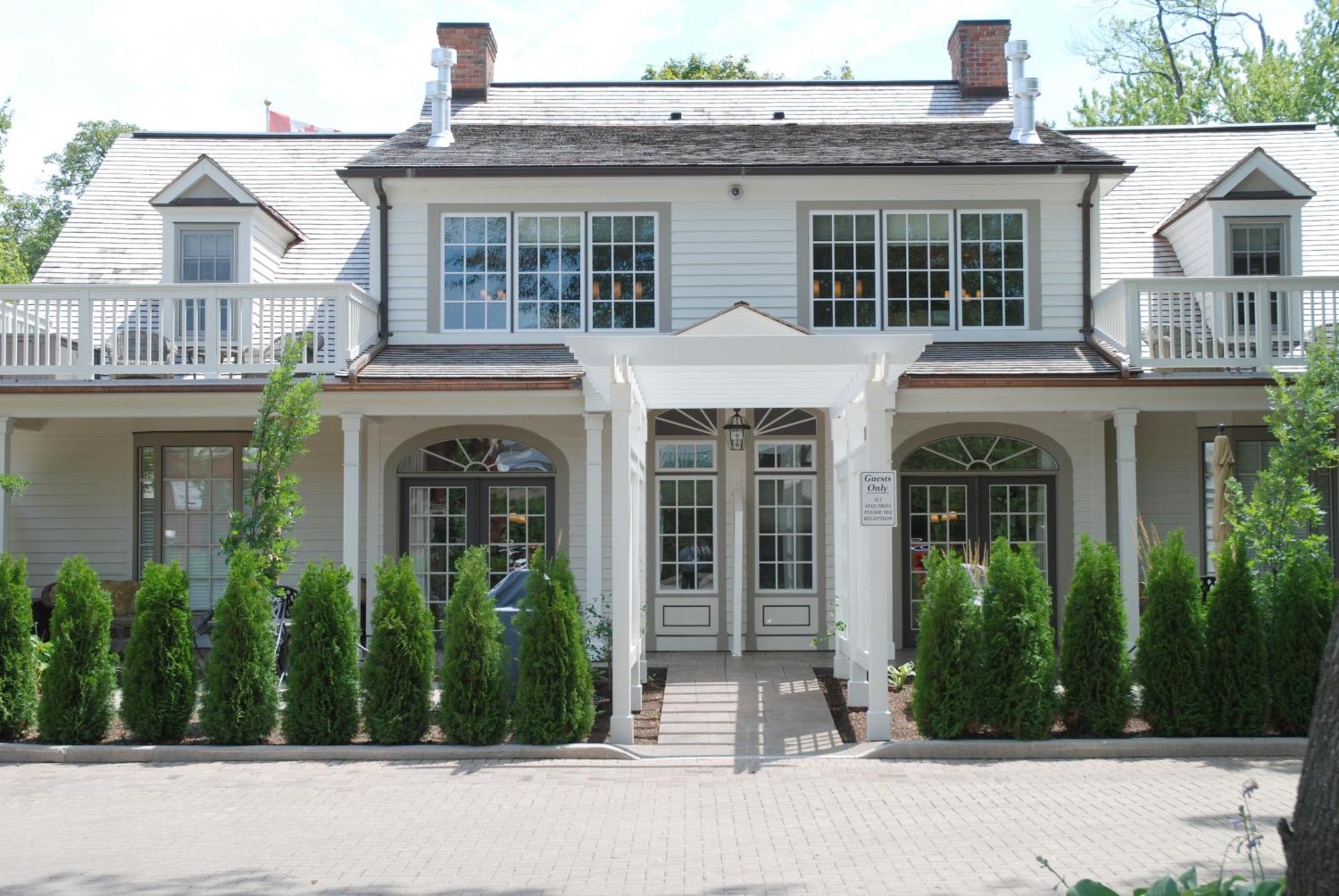 124 On Queen Hotel & Spa 나이아가라온더레이크 외부 사진 The house of the first American president, George Washington, in Mount Vernon, Virginia