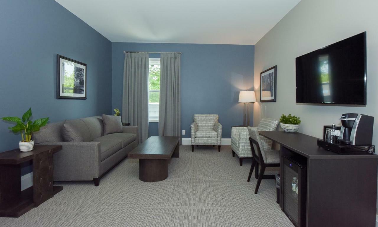 124 On Queen Hotel & Spa 나이아가라온더레이크 외부 사진 A typical hotel room