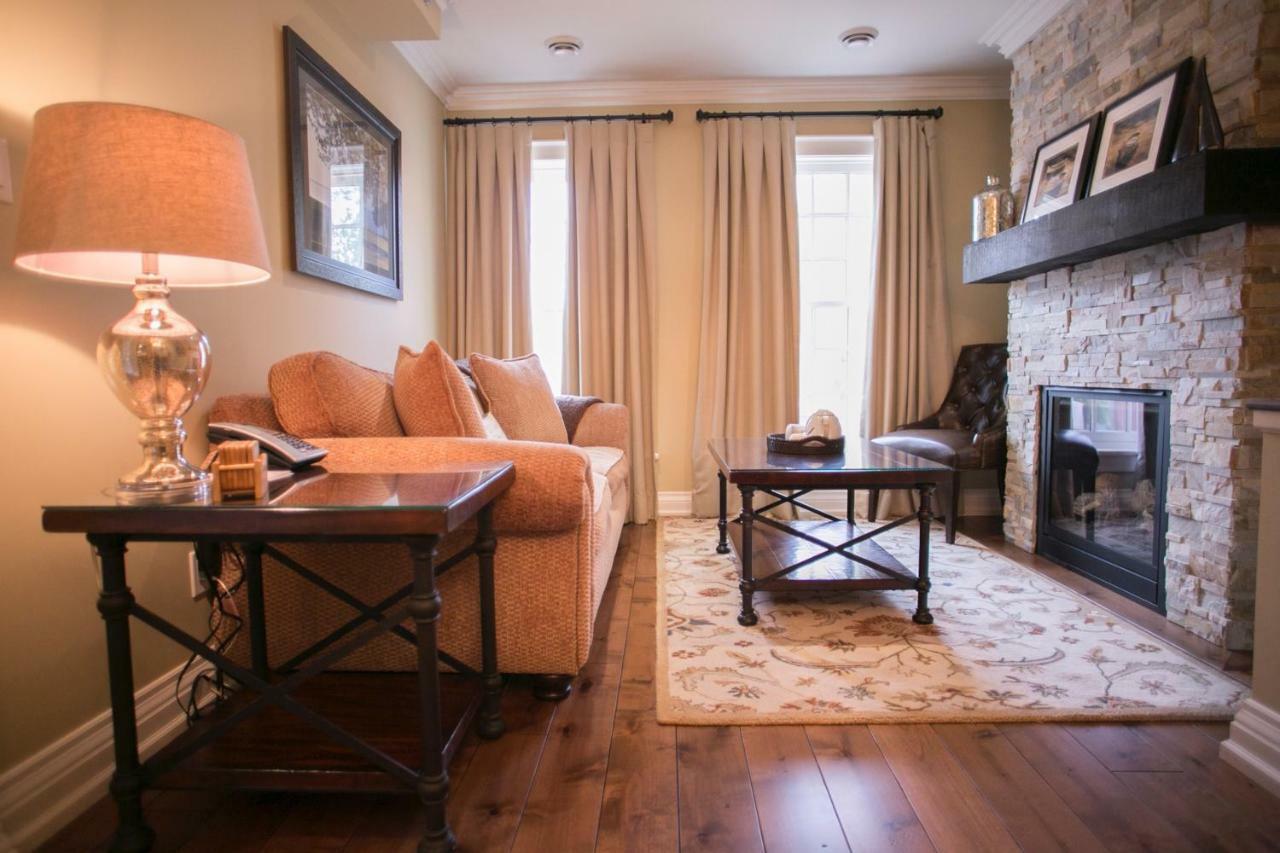 124 On Queen Hotel & Spa 나이아가라온더레이크 외부 사진 A living room in a home