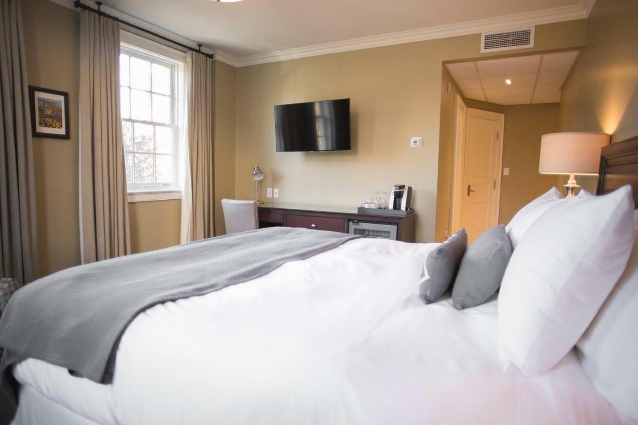 124 On Queen Hotel & Spa 나이아가라온더레이크 외부 사진 A room at the Inn at 97W