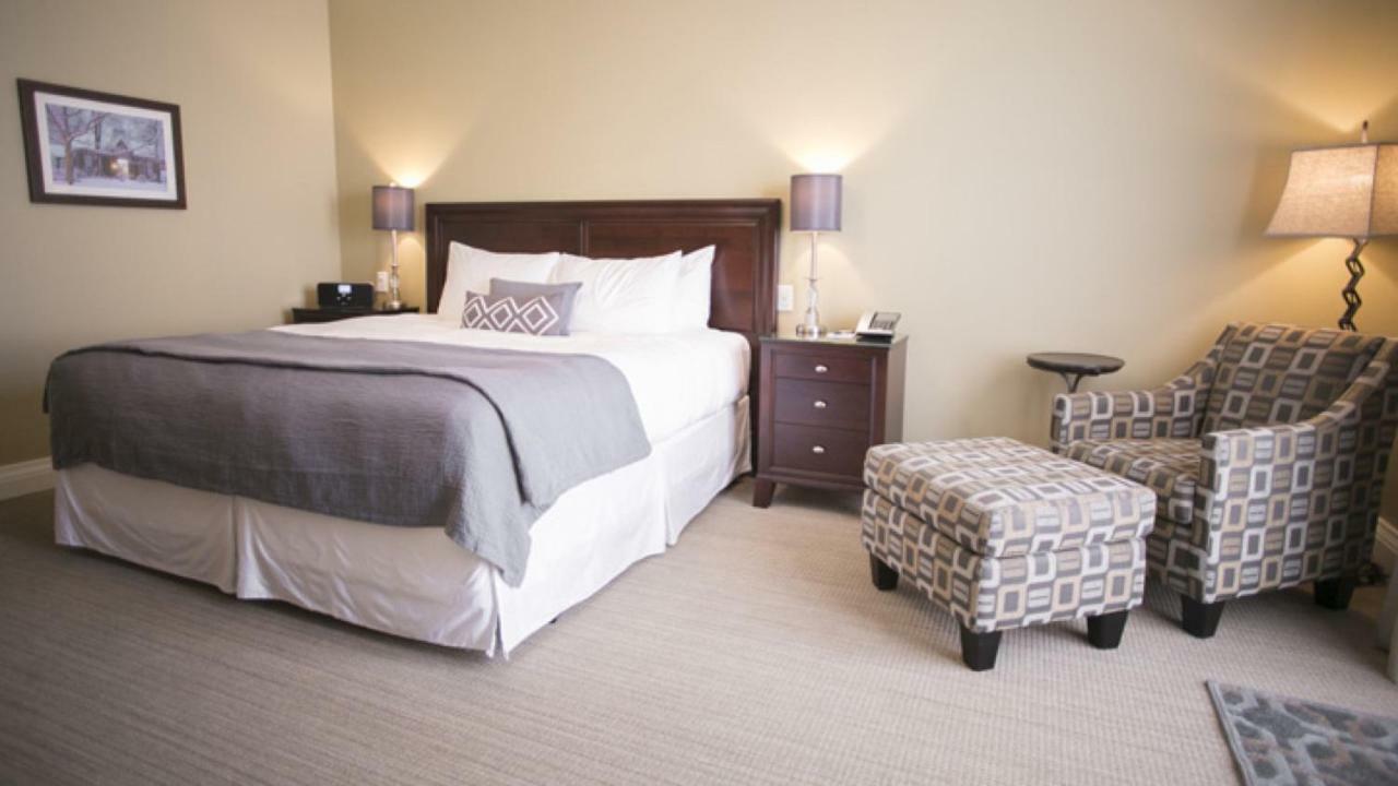 124 On Queen Hotel & Spa 나이아가라온더레이크 외부 사진 A guest room at the Inn at Laurel Point